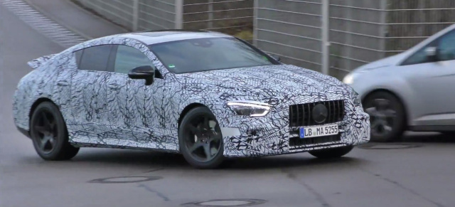 Mercedes-AMG Erlkönig erwischt: Star-Spy-Shot-Video: 4-Door-AMG GT mit weniger Tarnung gefilmt