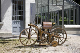 Vor 140 Jahren: Die Mercedes-Erfolgsstory begann auf zwei Rädern: Am 29. August 1885 meldet Gottlieb Daimler den Reitwagen zum Patent an - hat der Erfinder des Automobils auch das Motorrad erfunden?
