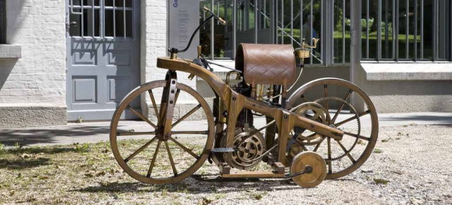 Vor 140 Jahren: Die Mercedes-Erfolgsstory begann auf zwei Rädern: Am 29. August 1885 meldet Gottlieb Daimler den Reitwagen zum Patent an - hat der Erfinder des Automobils auch das Motorrad erfunden?