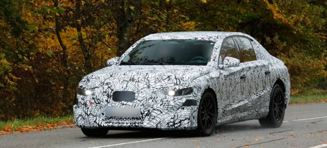 Mercedes Erlkönig Premiere: Spy Shot Debüt: Erste Bilder von der Mercedes E-Klasse EQ