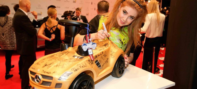 Zwei Bobby-Benz für TRIBUTE TO BAMBI: Mercedes-Benz versteigert zwei Bobby-Benz für TRIBUTE
TO BAMBI mit prominenten Unterschriften