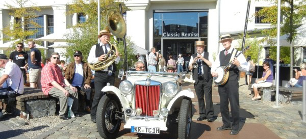 6./7.10.: Oldtimer Herbstfest, Classic Remise: Rahmenprogramm an beiden Tagen
mit Sonderausstellung "Art on wheels", Live-Musik Samstag & Sonntag, Teilemarkt für historische Fahrzeuge und mehr