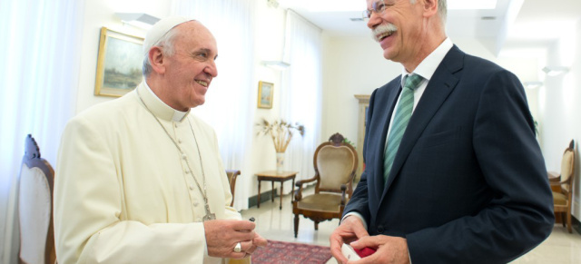  Neues Papamobil für Papst Franziskus : Dieter Zetsche zur Privataudienz bei Papst Franziskus
