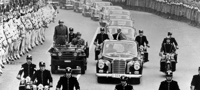 Vom Typ Nürburg 460 bis zur vollelektrischen G-Klasse: 95 Jahre Papstwagen von Mercedes-Benz