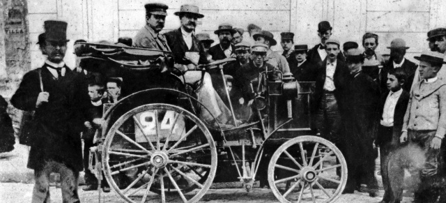 Vor 120 Jahren: Daimler-Motoren dominieren erste Automobil-Wettfahrt 1894: Geburt des Motorsports // Zweizylindermotoren Système Daimler bewähren sich bei der 126 Kilometer langen Wettfahrt ParisRouen am 22. Juli 1894