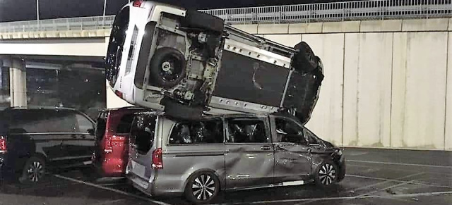 Tatwaffe Bagger: Wahnsinnsfahrt im Mercedes-Werk Vitoria: Ex-Mercedes-Mitarbeiter zerstört 50 V-Klassen