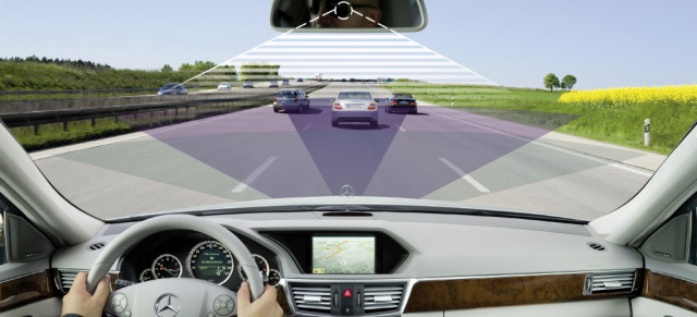 DISTRONIC PLUS/Bremsassistent PLUS  : Durch radarbasierte Assistenzsysteme lassen sich 20 Prozent aller Auffahrunfälle verhindern