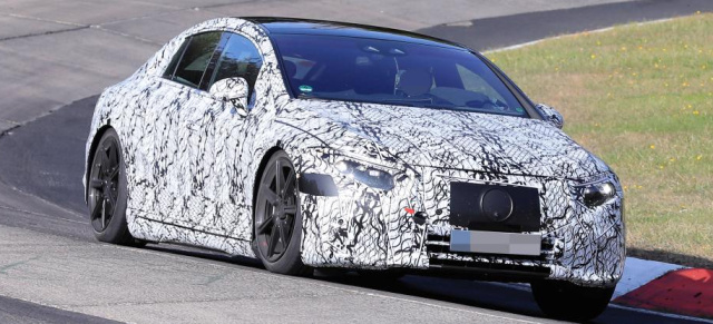 Mercedes EQS Erlkönig auf dem Nürburgring erwischt: „S"  surrt in der grünen Hölle: EQS Erlkönig auf der Nordschleife