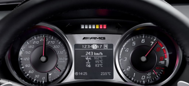 Neue Bilder: Interieur Mercedes SLS AMG-Flügeltürer: Neues vom "Mercedes Erlkönig": So schaut der neue Gullwing von Innen aus